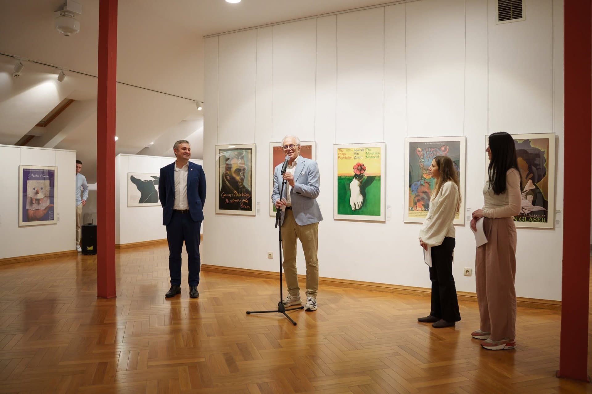 Festivalului Industriilor Creative: Aproape 50 de afișe originale semnate de Milton Glaser, expuse la Chișinău