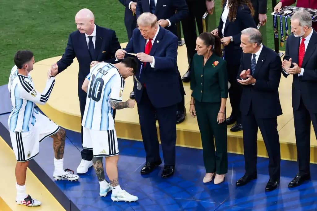 VIDEO // Fotbalistul care nu a dat mâna cu Donald Trump la ceremonia de premiere de la Cupa Mondială